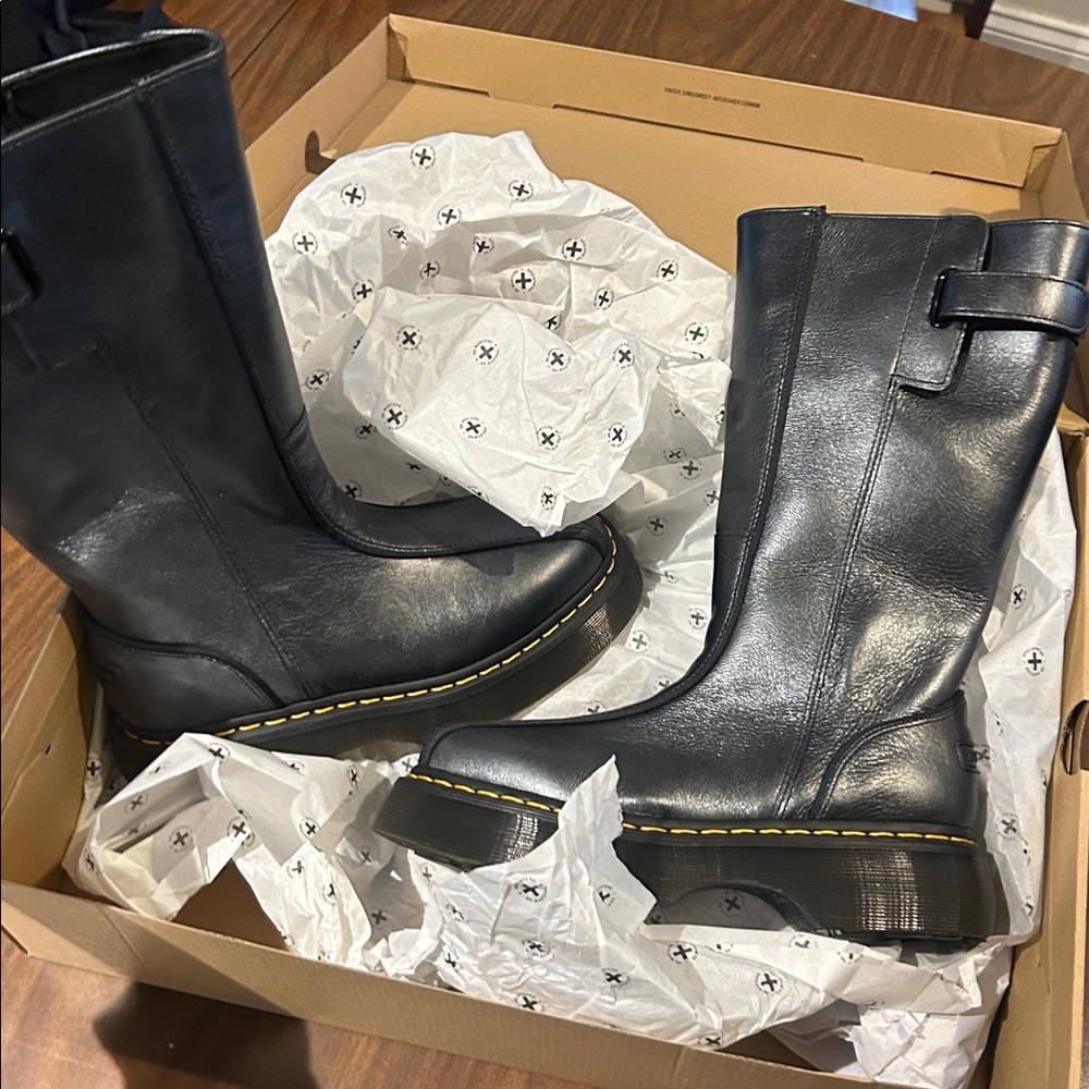 BNWT Buzz Hi Doc Martens